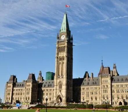 加拿大渥太华国会山因受“潜在威胁”一度关闭