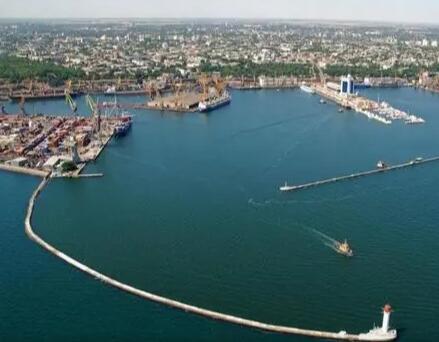 乌克兰计划本周从黑海港口 运出首批粮食