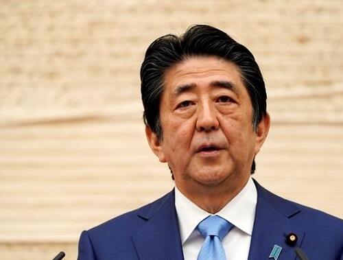 安倍连续在任日本首相天数将创纪录 庆祝会拟延期