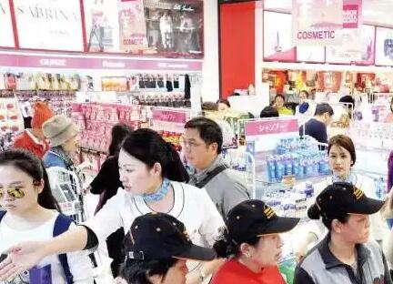 日元大贬值！日本喊话：中国游客来“爆买”化妆品、电饭煲等日用品