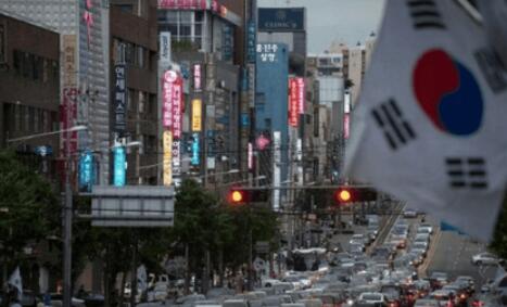 韩媒:通货膨胀使韩年轻人消费两极分化,都因中产在萎缩