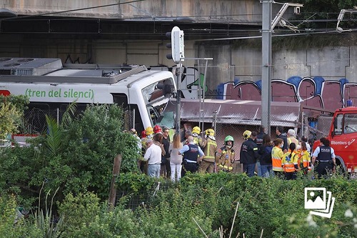 西班牙两列火车发生碰撞事故 致1死85伤