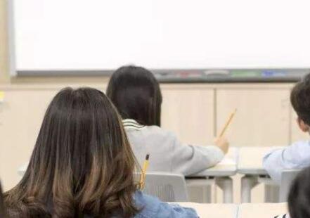 韩媒：10年内学生数锐减 韩拟明年首度削减公立教师数